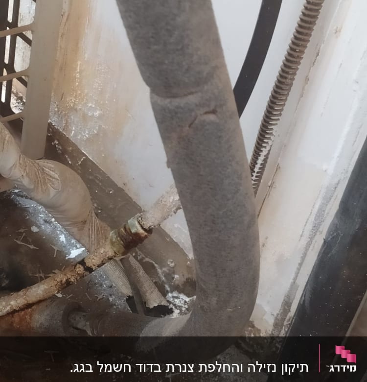 צינורות חלודים עם חיבורים ישנים